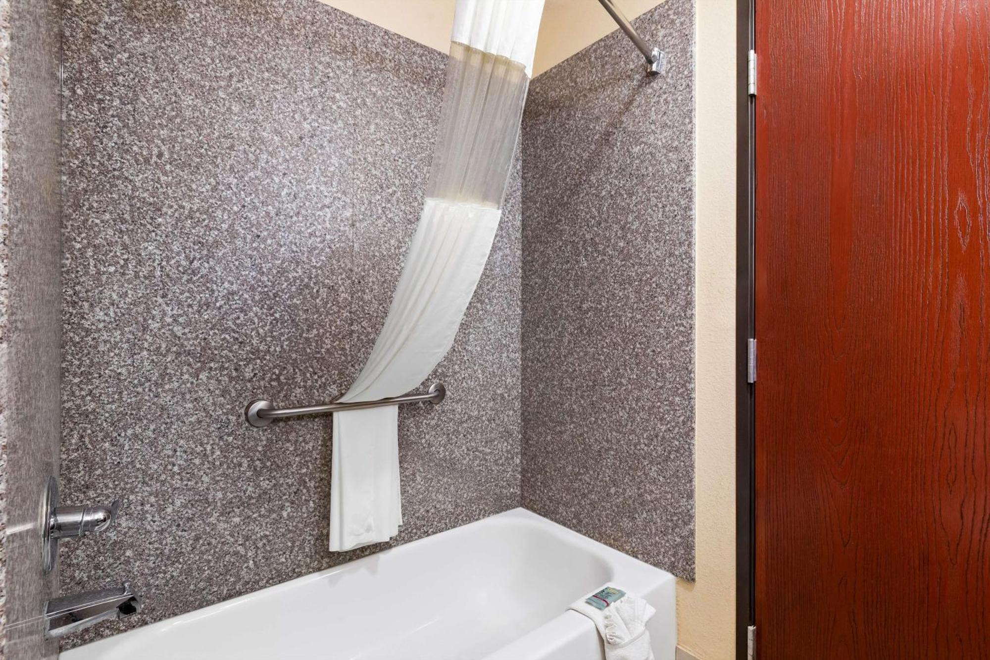Best Western Kenosha Inn Броукън Ароу Екстериор снимка